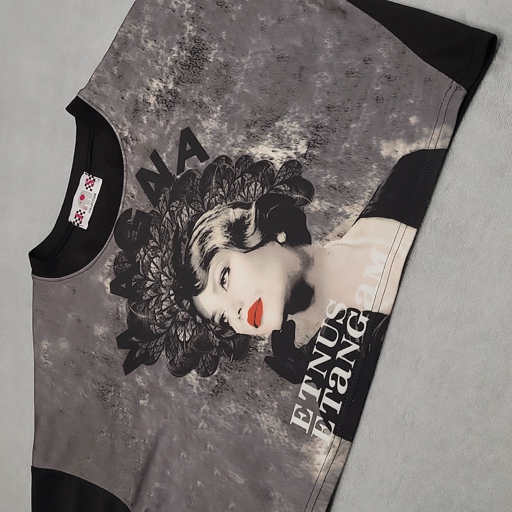 Vintage-look Graphic Crop Top ~ MAGNA means GREAT in Latin